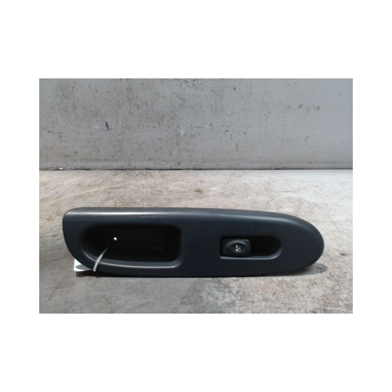 COMMANDE LEVE-GLACE PORTE AVD RENAULT CLIO