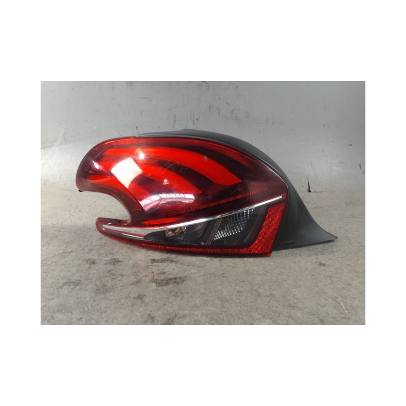 FEU ARRIERE GAUCHE  PEUGEOT 208