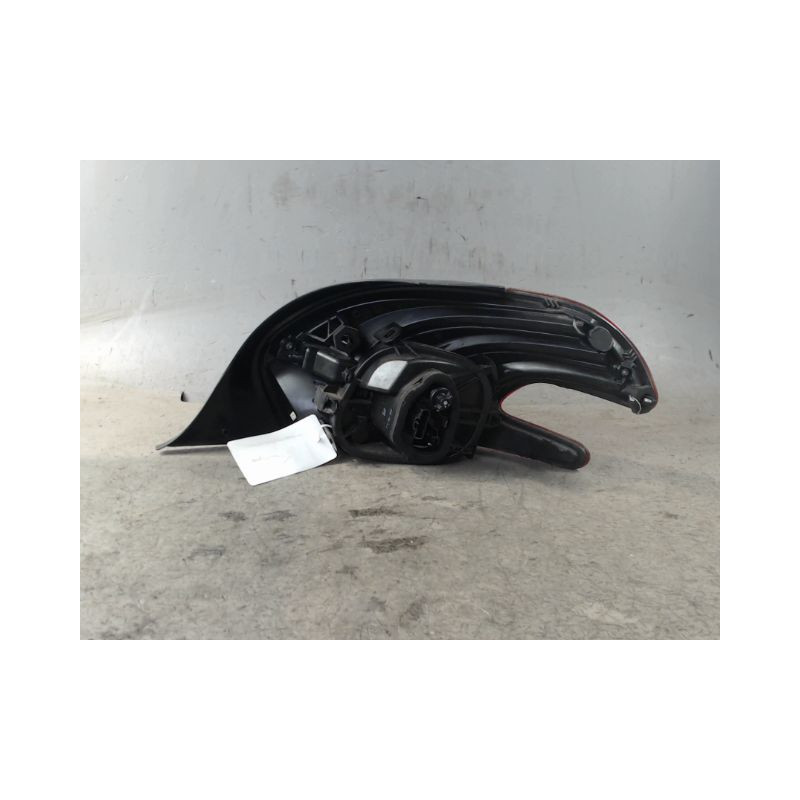 FEU ARRIERE GAUCHE  PEUGEOT 208