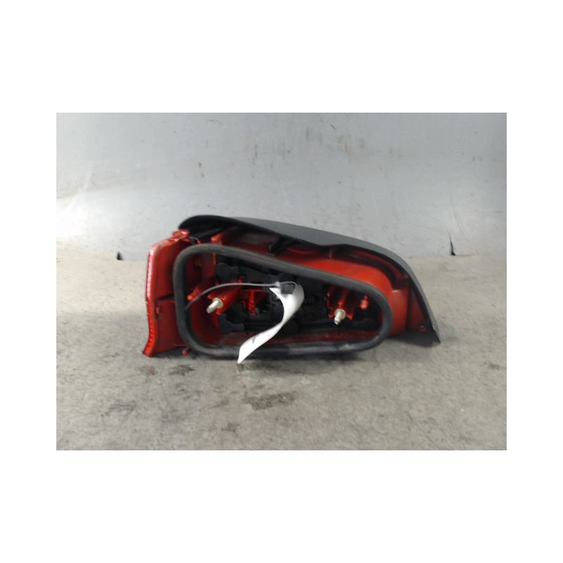 FEU ARRIERE DROIT PEUGEOT 106 96-2003