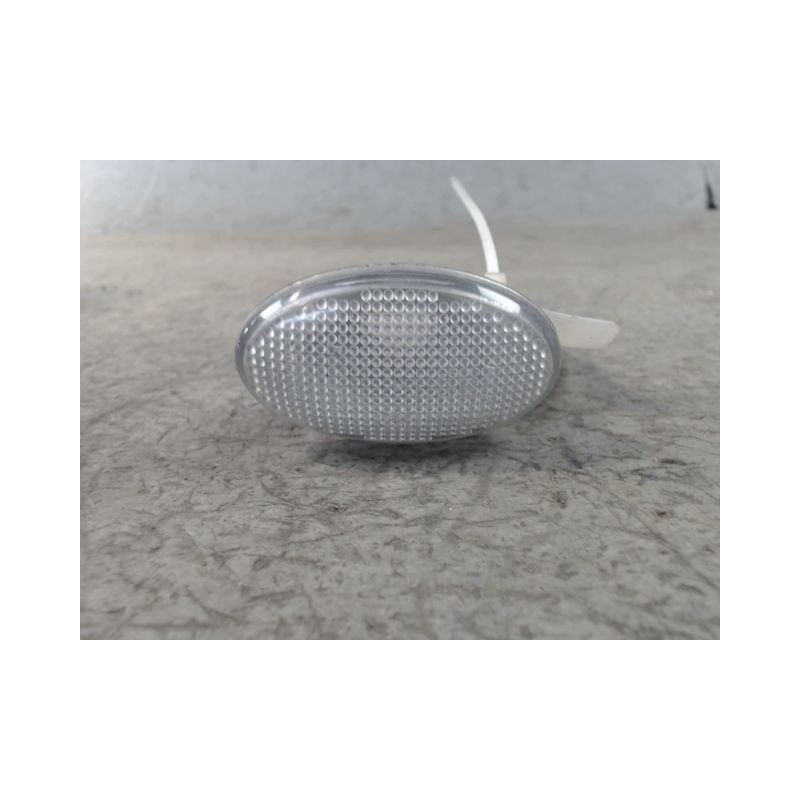 REPETITEUR AILE DROIT MERCEDES VITO COMBI EXTLONG 03-