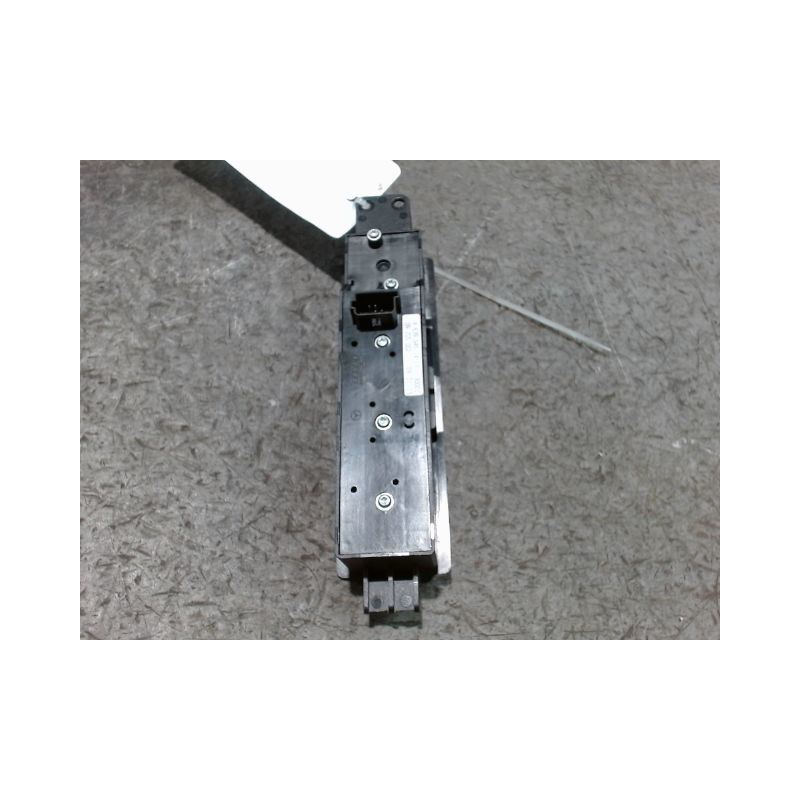 COMMANDE LEVE-GLACE PORTE AVD MERCEDES VITO COMBI EXTLONG 03-
