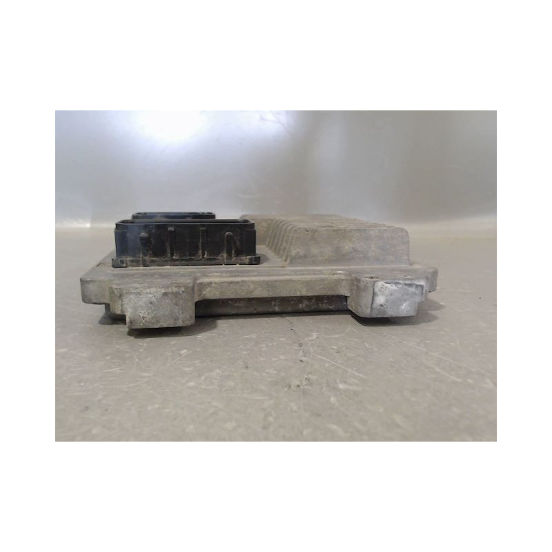 CALCULATEUR MOTEUR OPEL CORSA