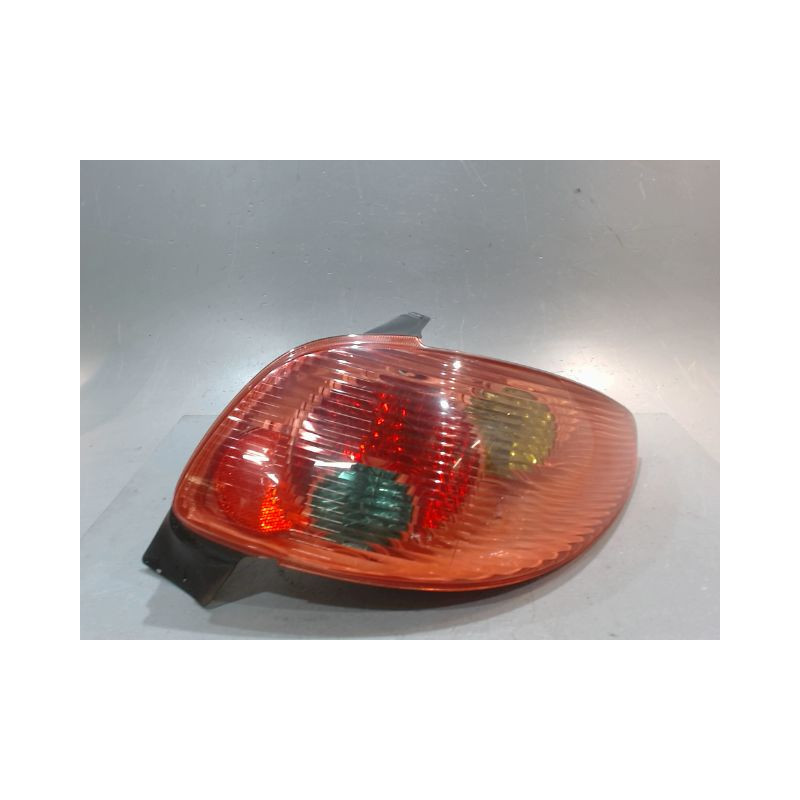 FEU ARRIERE DROIT PEUGEOT 206