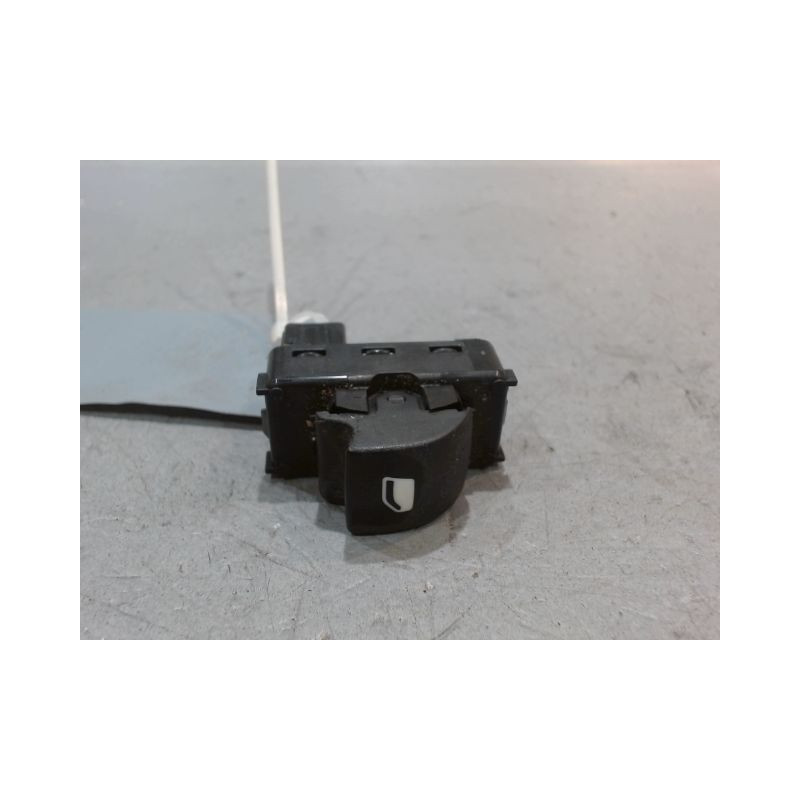 COMMANDE LEVE-GLACE PORTE AVD PEUGEOT PARTNER