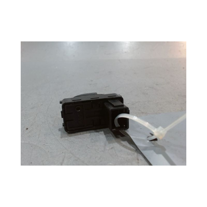 COMMANDE LEVE-GLACE PORTE AVD PEUGEOT PARTNER