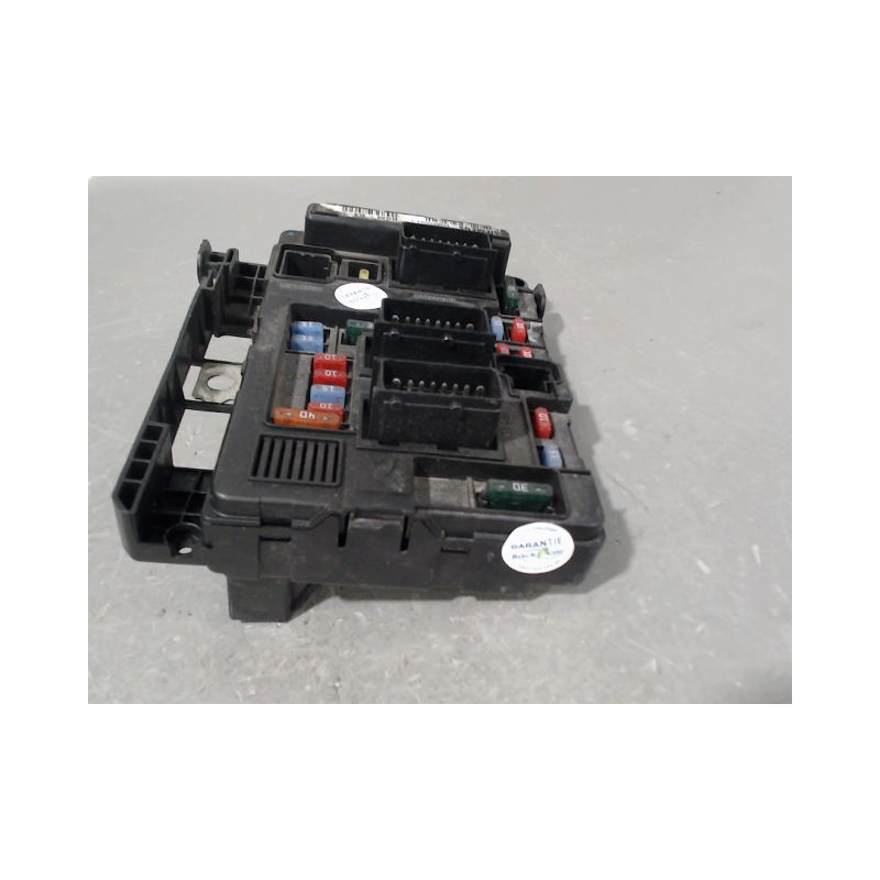 BOITE A FUSIBLES PEUGEOT 206