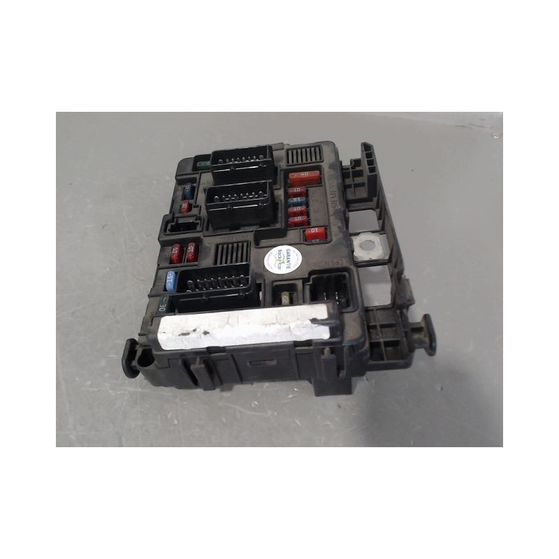 BOITE A FUSIBLES PEUGEOT 206