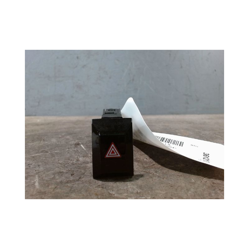 BOUTON DE WARNING TOYOTA COROLLA 2004-