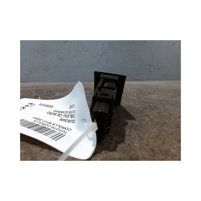 BOUTON DE WARNING TOYOTA COROLLA 2004-