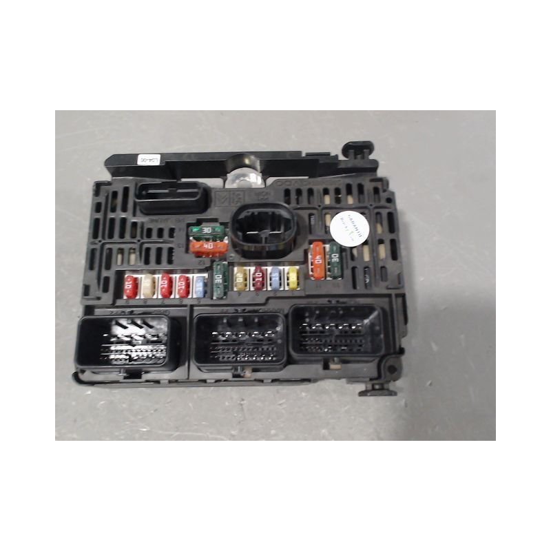 BOITE A FUSIBLES CITROEN C4 04-08