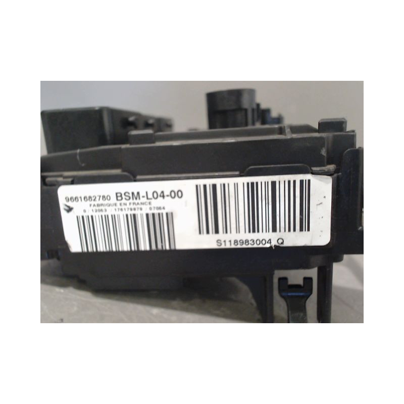 BOITE A FUSIBLES CITROEN C4 04-08