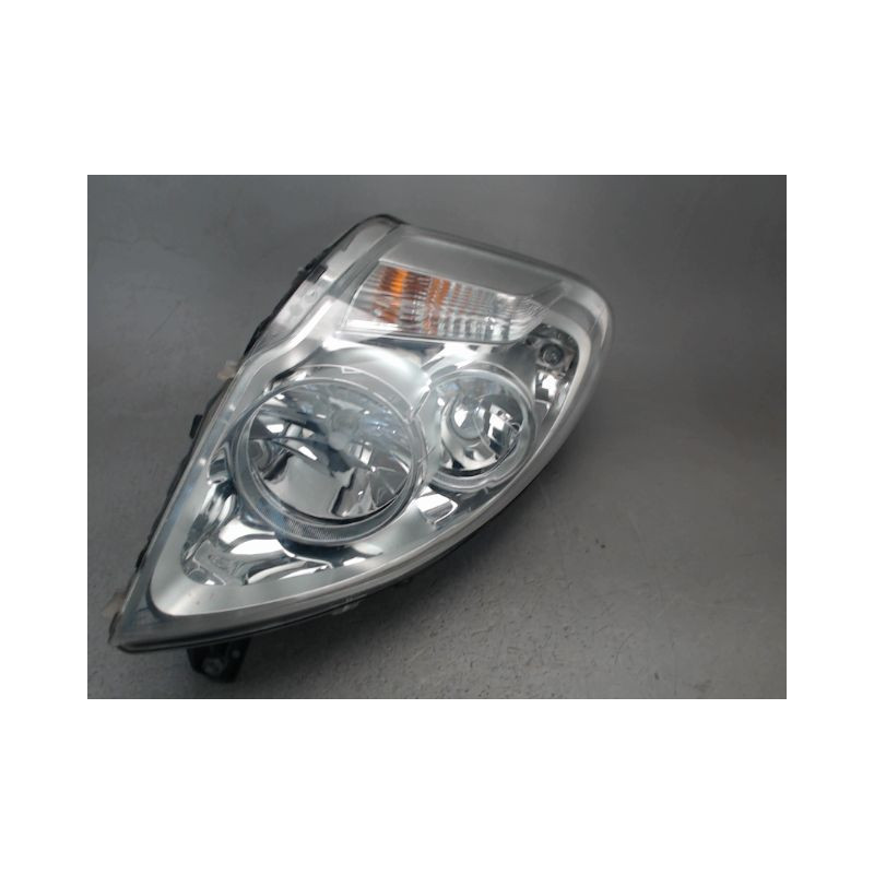 PHARE DROIT IVECO 35S13