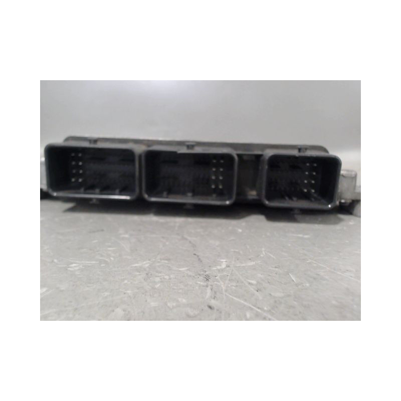 CALCULATEUR MOTEUR RENAULT CLIO III