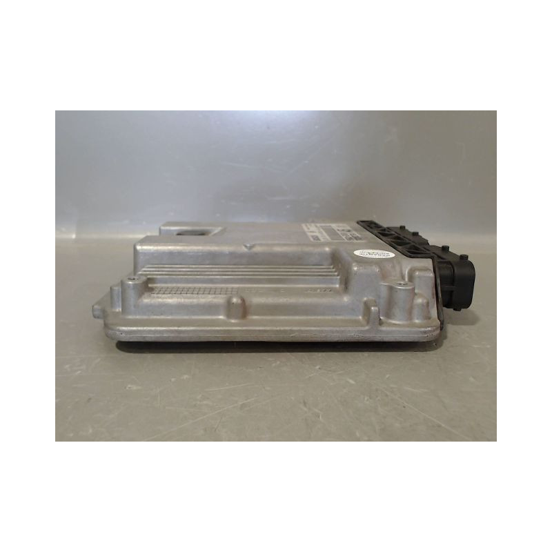 CALCULATEUR MOTEUR SUBARU TREZIA