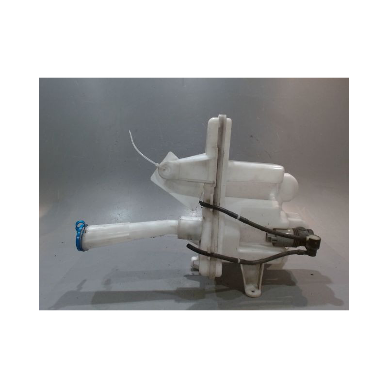 RESERVOIR LAVE-GLACE AVANT TOYOTA AURIS