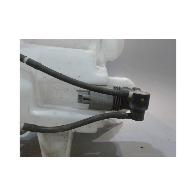 RESERVOIR LAVE-GLACE AVANT TOYOTA AURIS