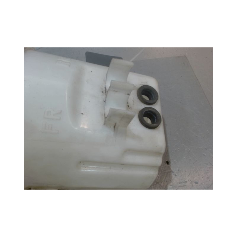 RESERVOIR LAVE-GLACE AVANT TOYOTA YARIS
