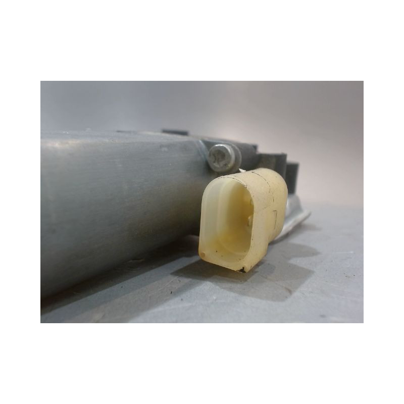 MECANISME+MOTEUR LEVE-GLACE AVANT DROIT TOYOTA YARIS