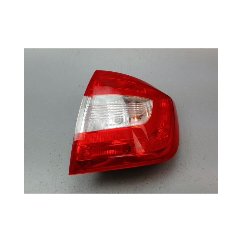 FEU ARRIERE DROIT SKODA RAPID