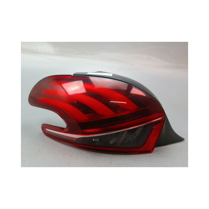 FEU ARRIERE GAUCHE  PEUGEOT 208 2012-...