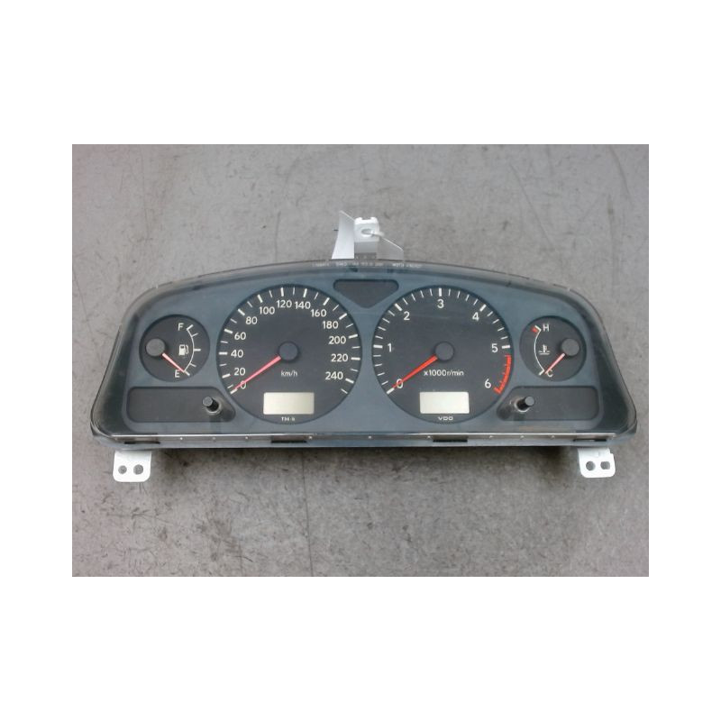 BLOC COMPTEURS TOYOTA AVENSIS -2000