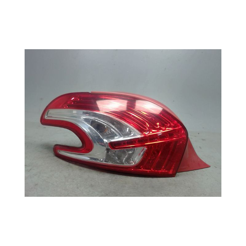 FEU ARRIERE GAUCHE  PEUGEOT 208