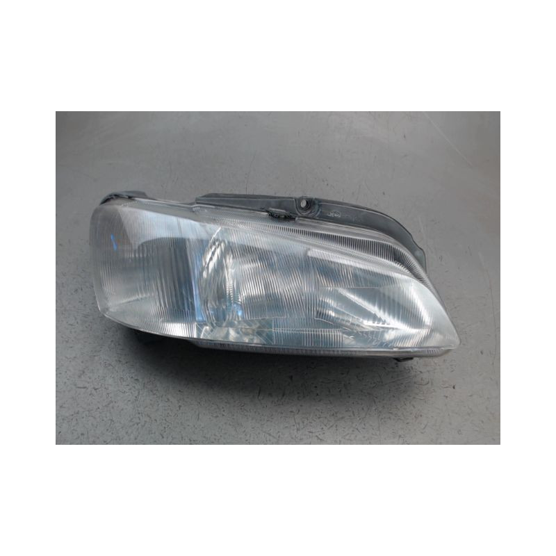 PHARE DROIT PEUGEOT 106