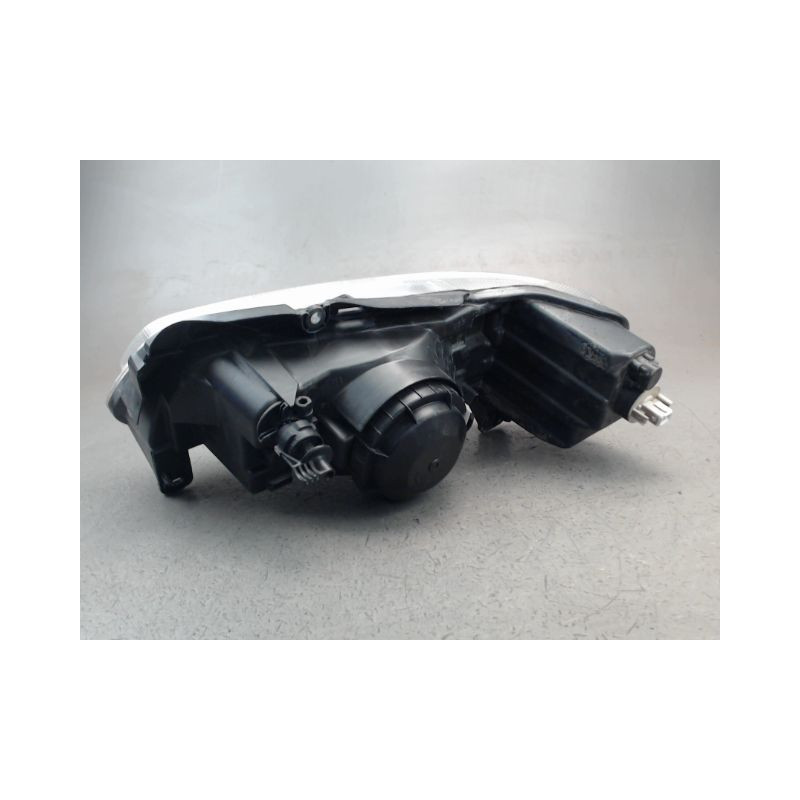 PHARE DROIT PEUGEOT 106