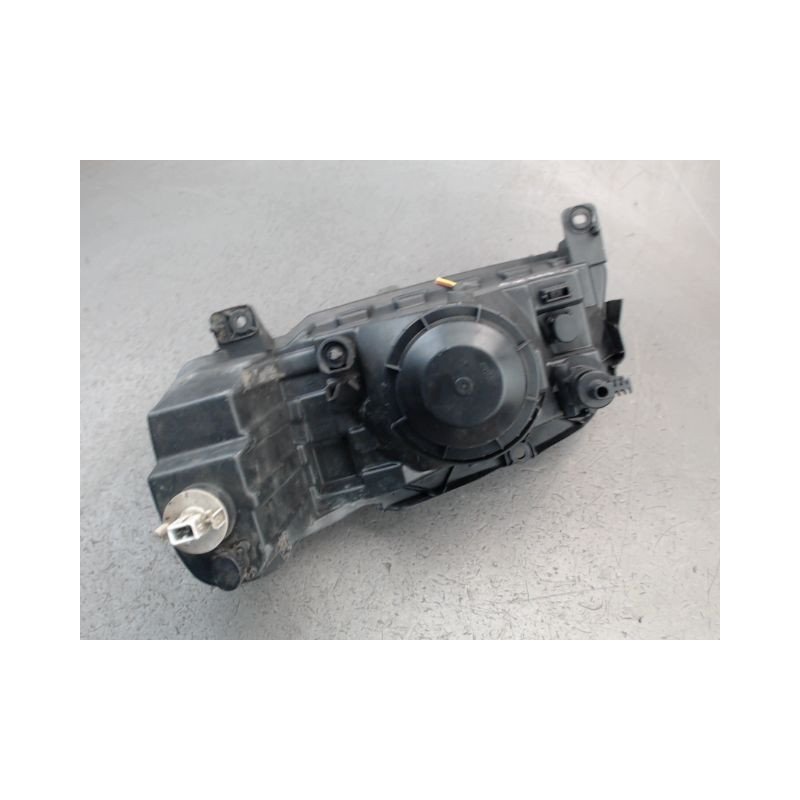 PHARE DROIT PEUGEOT 106