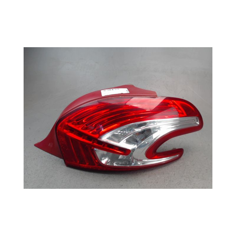 FEU ARRIERE DROIT PEUGEOT 208