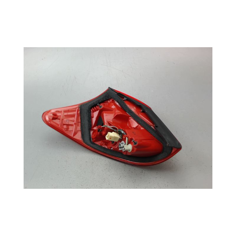 FEU ARRIERE DROIT TOYOTA RAV4 BREAK III PHASE 3 2010-2013