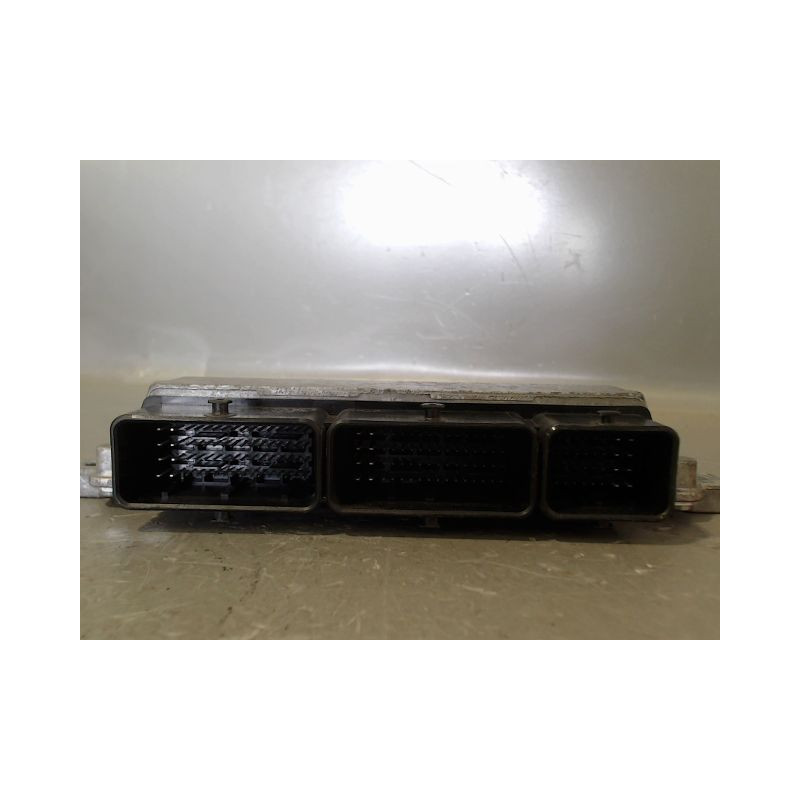 CALCULATEUR MOTEUR DACIA LOGAN