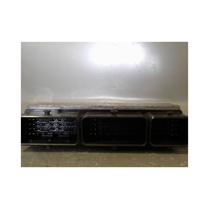 CALCULATEUR MOTEUR DACIA LOGAN