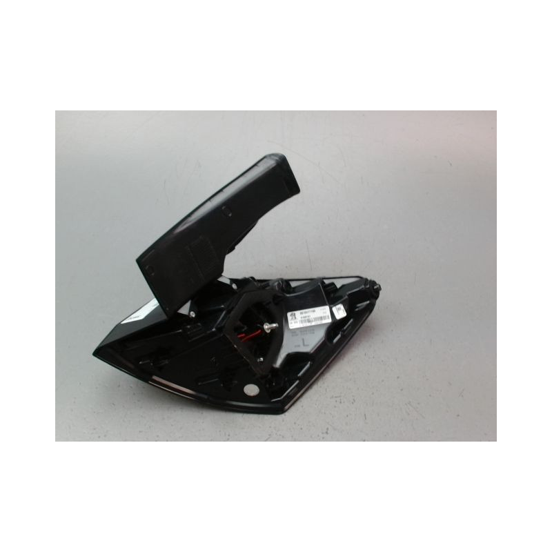 FEU ARRIERE GAUCHE  PEUGEOT 3008 2009-