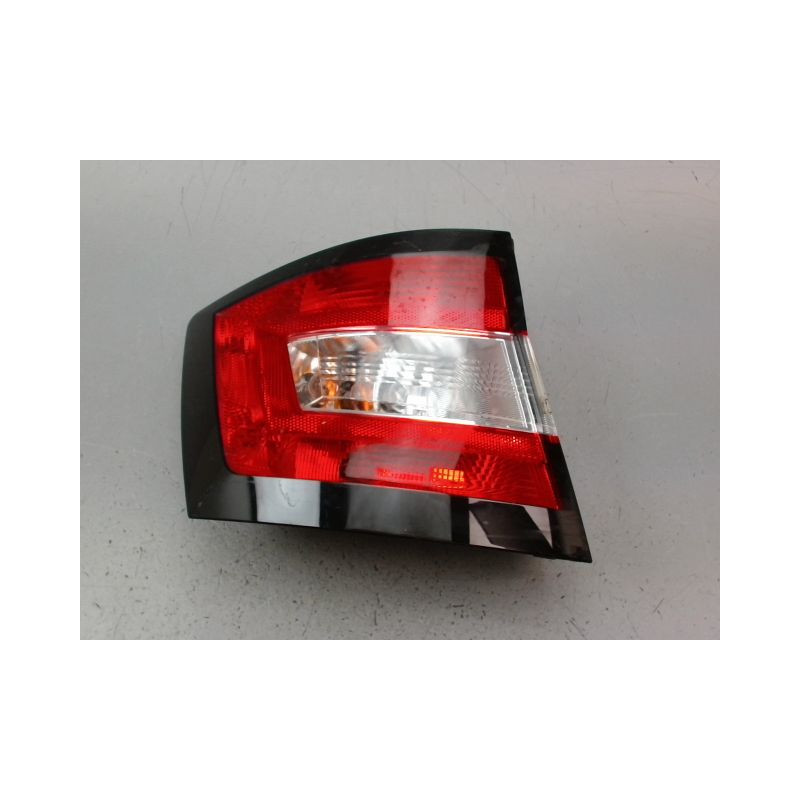 FEU ARRIERE GAUCHE  SKODA FABIA COMBI 2004-