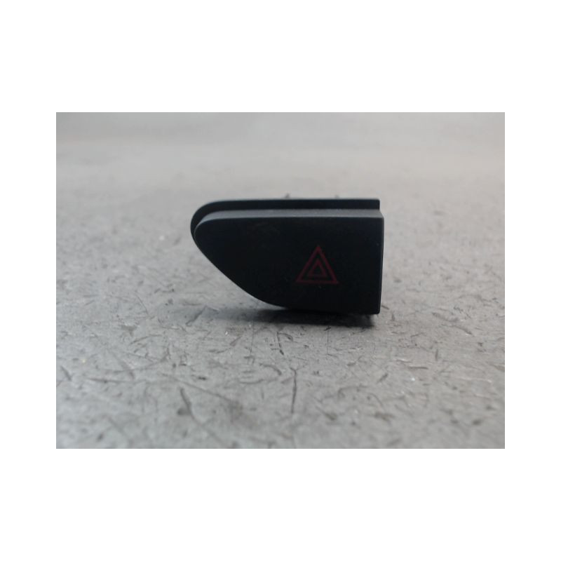 BOUTON DE WARNING RENAULT CAPTUR