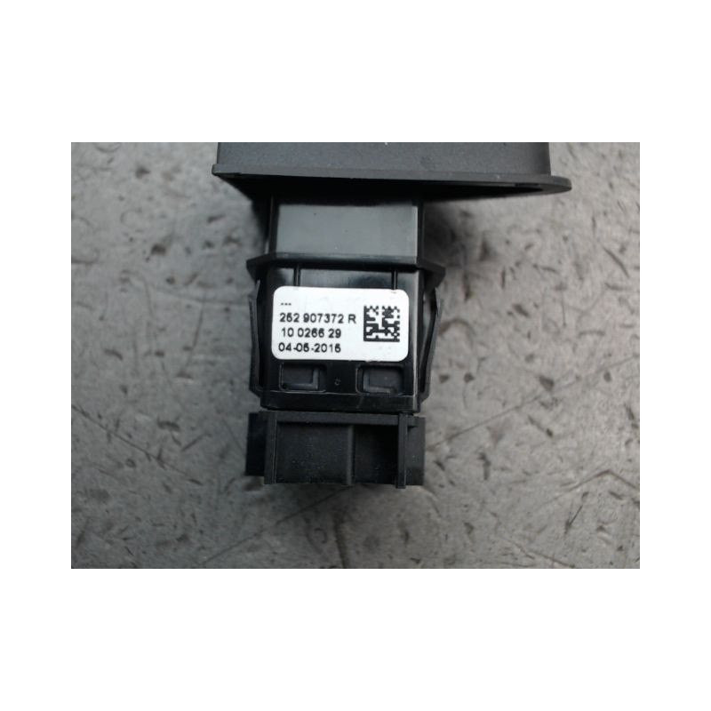 BOUTON DE WARNING RENAULT CAPTUR