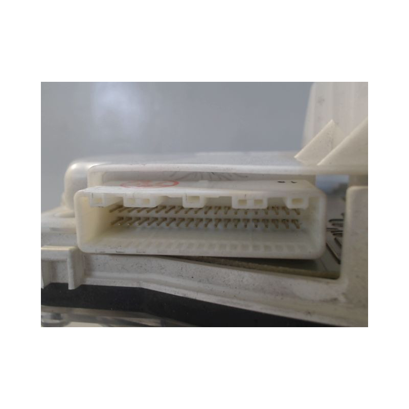 BLOC COMPTEURS TOYOTA AVENSIS VERSO 01-03