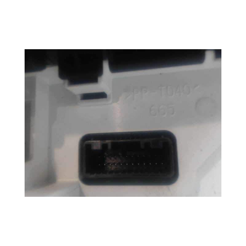 BLOC COMPTEURS TOYOTA YARIS 2005-