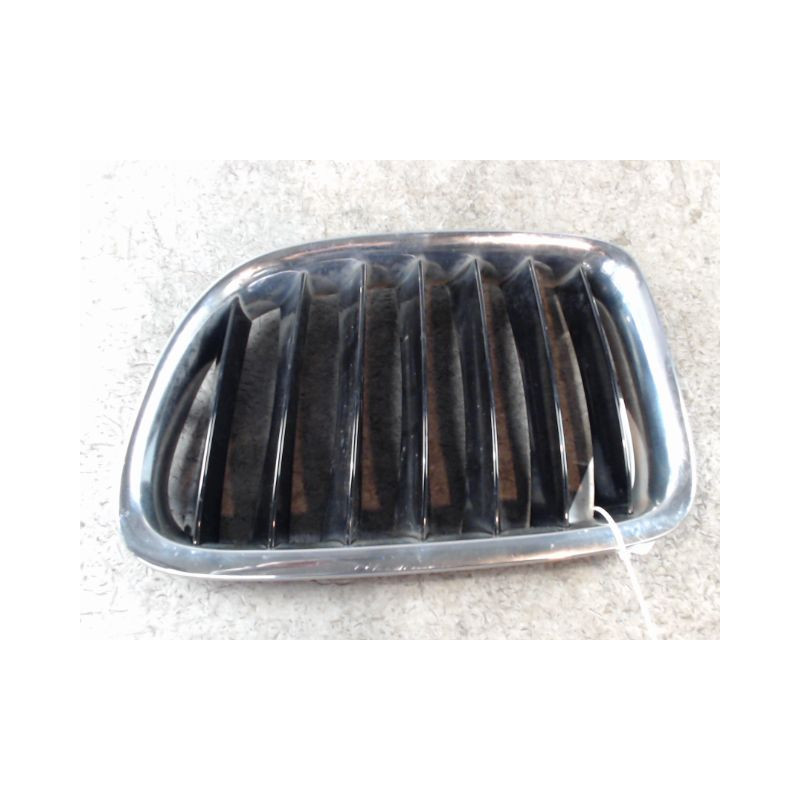 GRILLE CALANDRE GAUCHE B.M.W. X1