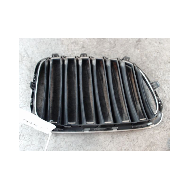 GRILLE CALANDRE GAUCHE B.M.W. X1