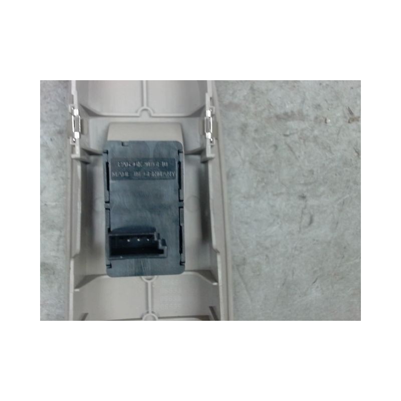 COMMANDE LEVE-GLACE PORTE AVD BMW SERIE 1