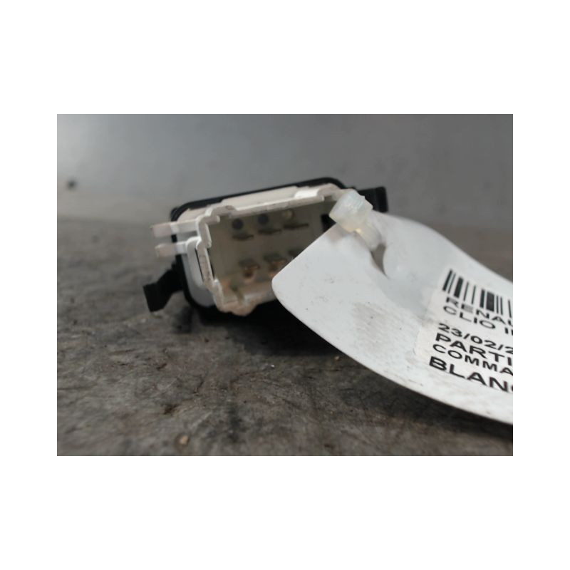 COMMANDE LEVE-GLACE PORTE AVD RENAULT CLIO II CAMPUS 06-
