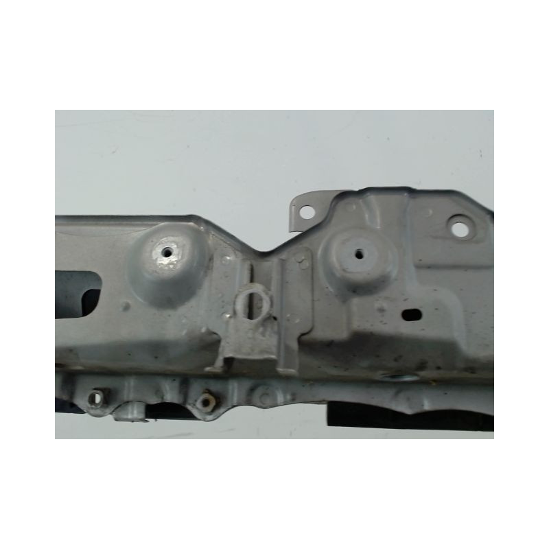 TRAVERSE SUPERIEURE ARMATURE AVANT TOYOTA YARIS