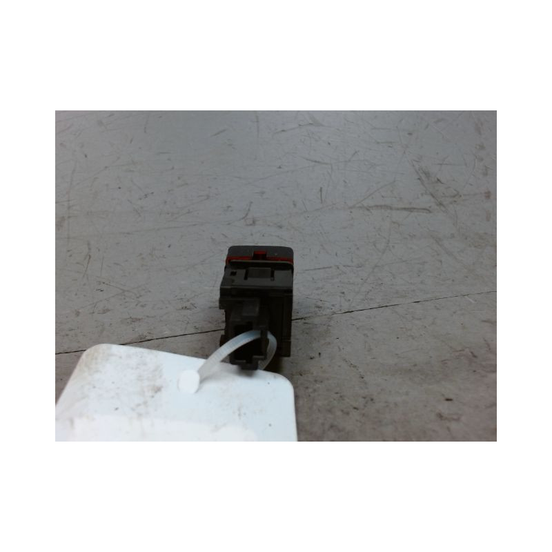 BOUTON DE WARNING NISSAN MICRA