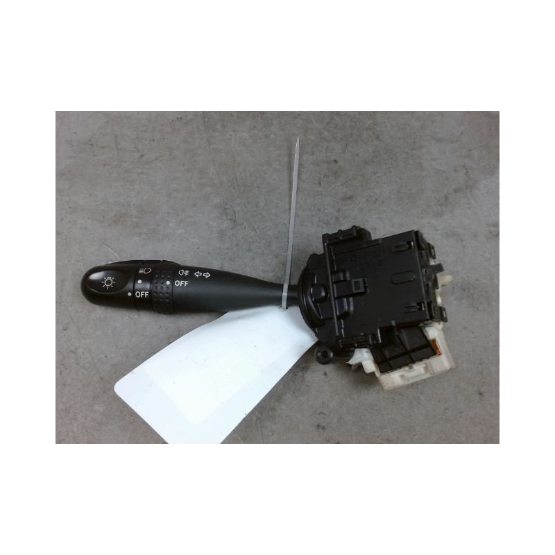 COMMANDE CLIGNOTANT DAIHATSU TREVIS