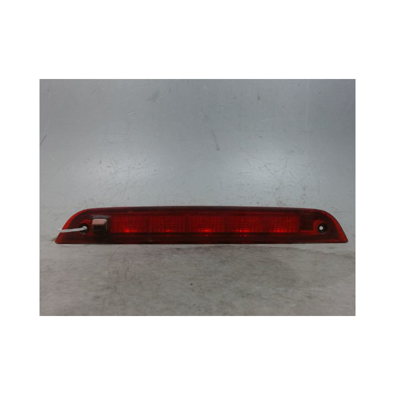 FEUX STOP SUPPLEMENTAIRE FORD FOCUS 98-04