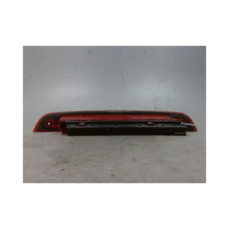 FEUX STOP SUPPLEMENTAIRE FORD FOCUS 98-04