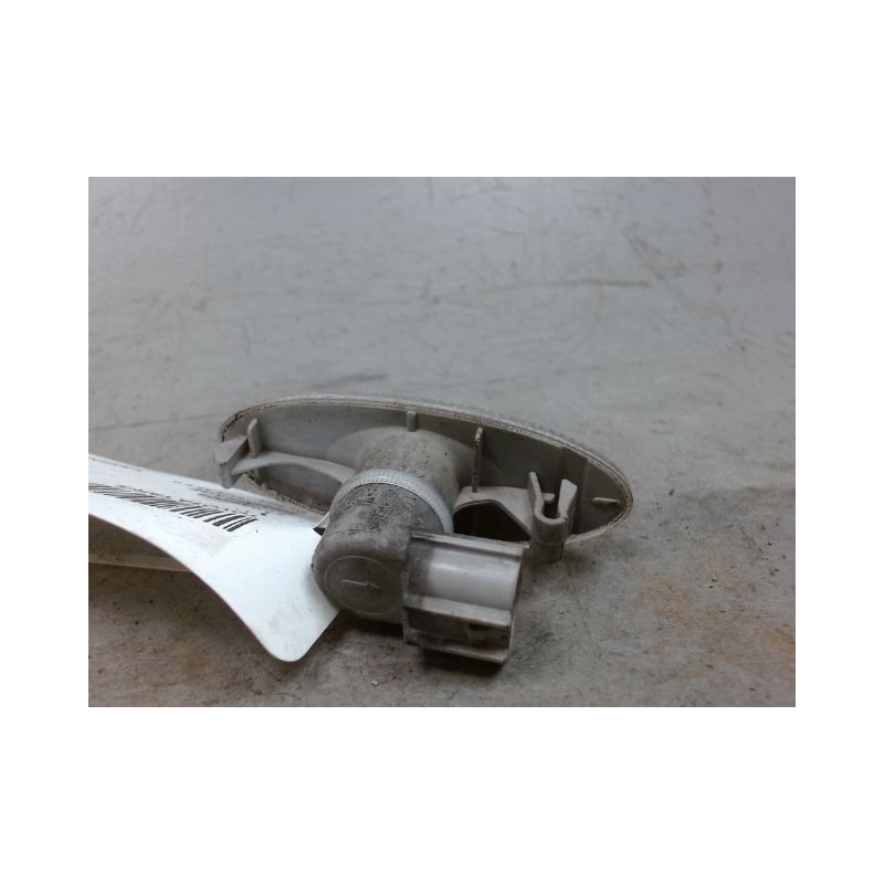 REPETITEUR AILE GAUCHE TOYOTA YARIS